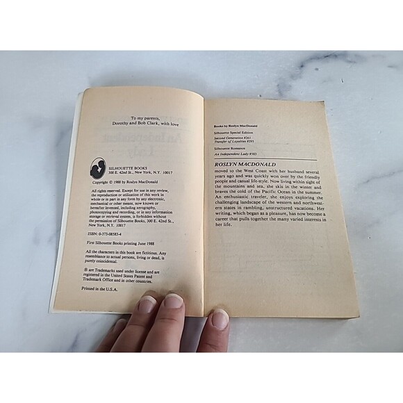 An Independent Lady By Roslyn Macdonald - Picture 4 of 10